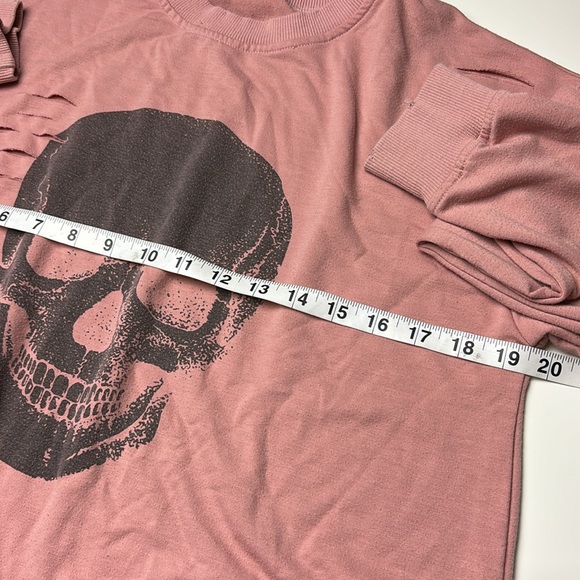 🩷💀 Distressed Mauve Skull Print Sweat Shirt, Sz M 💀🩷 - Picture 7 of 9